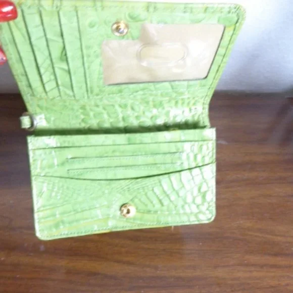Brahmin Green Melbourne Leather Folding Debbie Wallet No Wrist Strap Org… - Picture 3 of 8